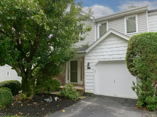 63 Averell Dr, Morris Plains, NJ 07950