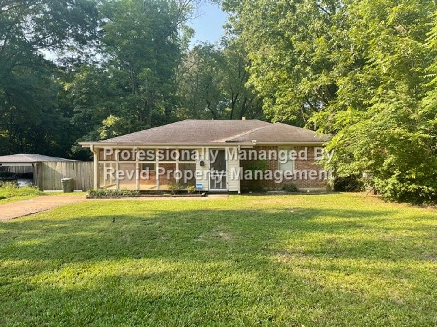 Great 2 Bedroom Home in a Cove! — Photo 1