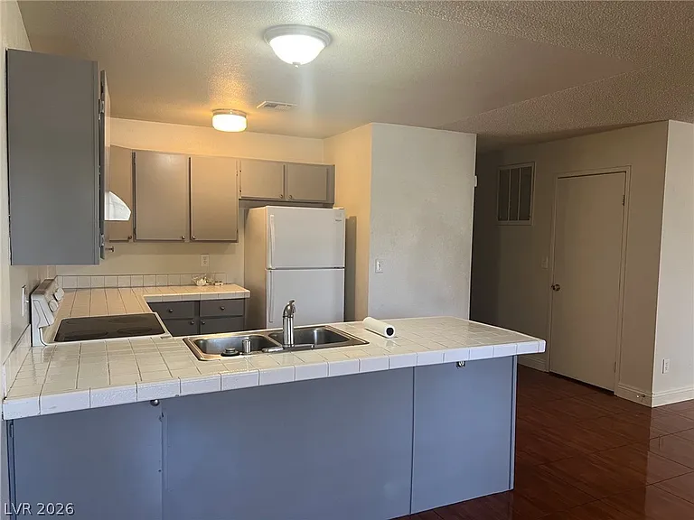 1337 Kari Lee Ct #B — Photo 8