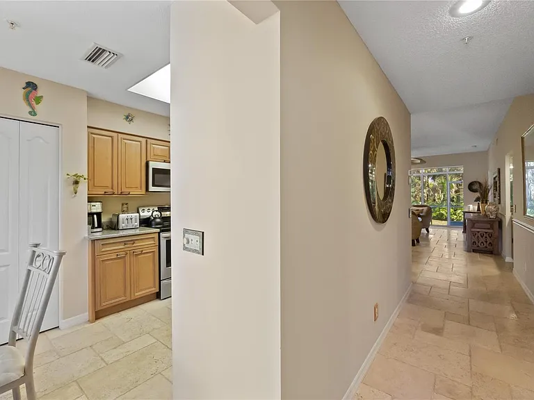 9611 Castle Point Dr #915 — Photo 4