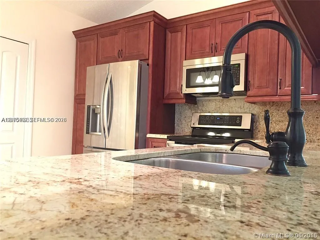 4 bed, 2.0 bath, 1485 sqft, $3,300 — Photo 2