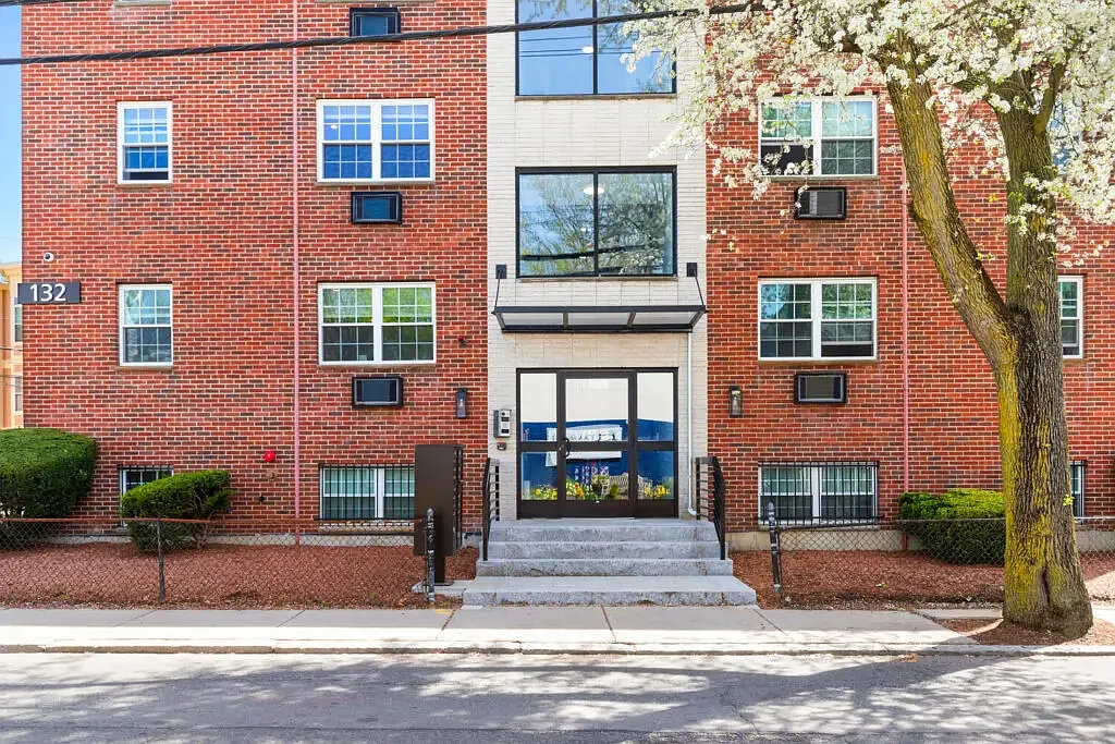 2 bed, 725 sqft, $3,400 — Photo 1