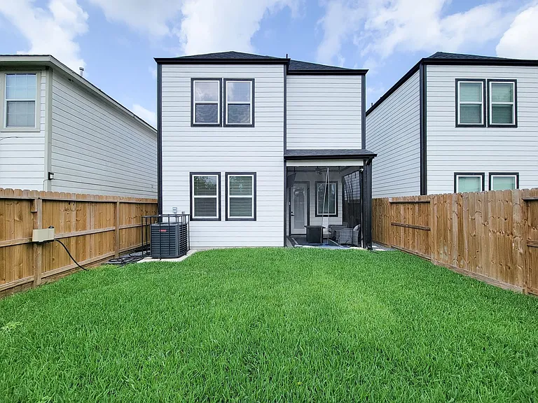 6520 Couch St — Photo 42