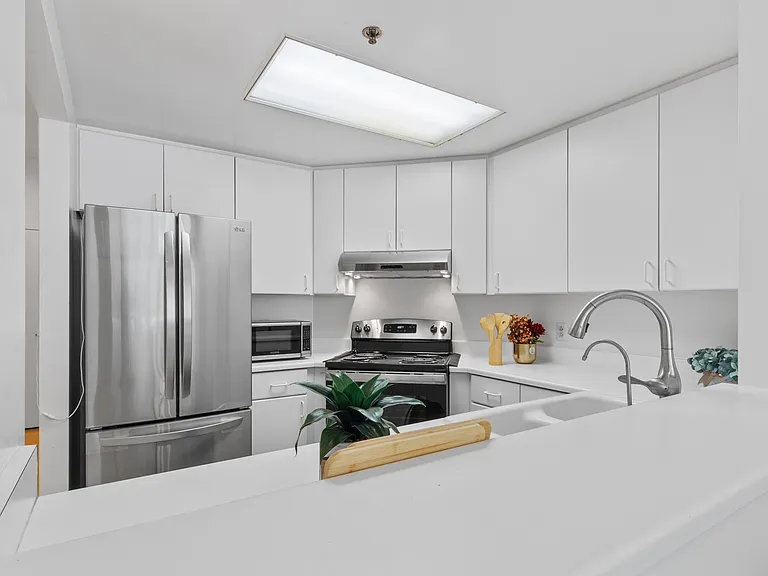 220 Lombard St #317 — Photo 7