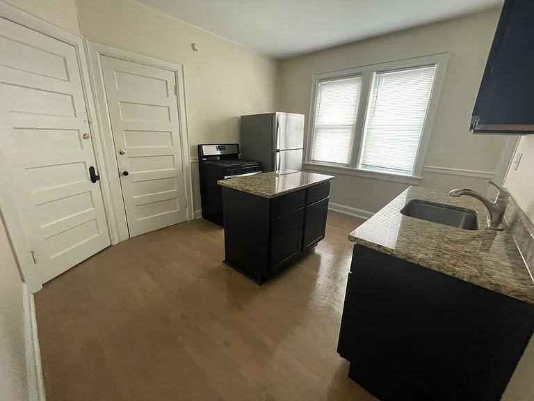 1808 E Webster Pl #1 — Photo 3