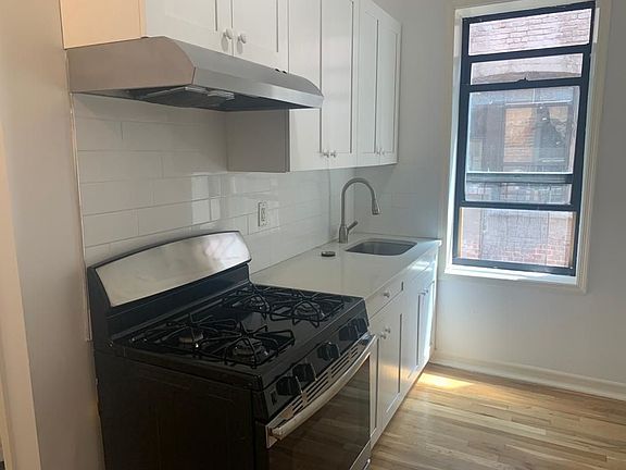 3rd image of 35 Graham Ave Unit C-3