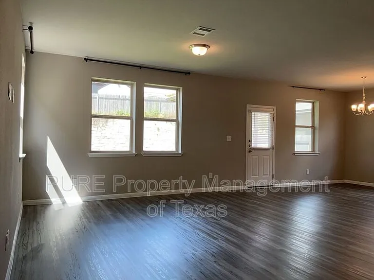 140 Earl Keen St — Photo 6