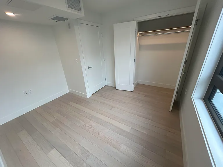 6284 Oak St — Photo 8