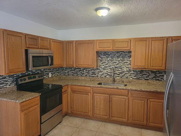 5th image of 3880 Catalina St