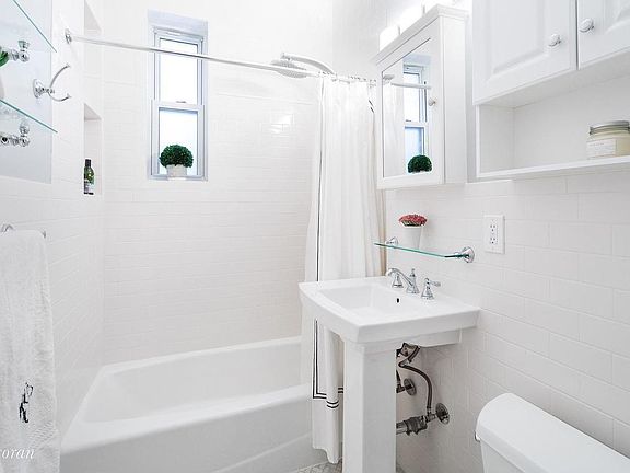 5th image of 15 Clark St APT 3E