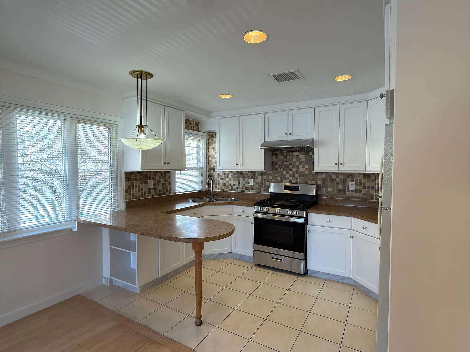 3 bed, 1300 sqft, $1,600 — Photo 4
