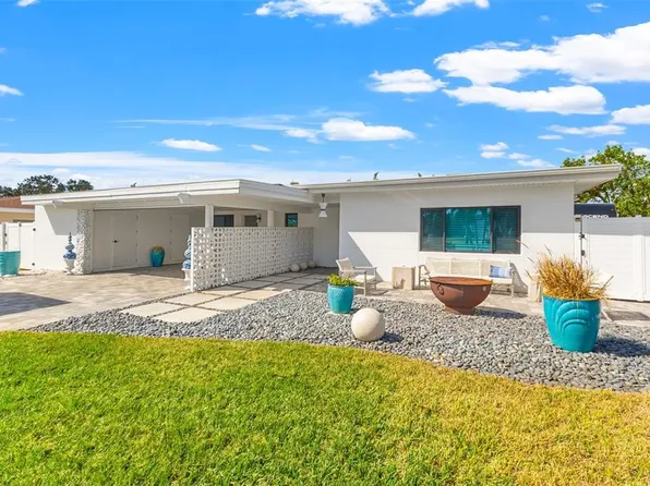 10112 Paradise Blvd, Treasure Island, FL 33706