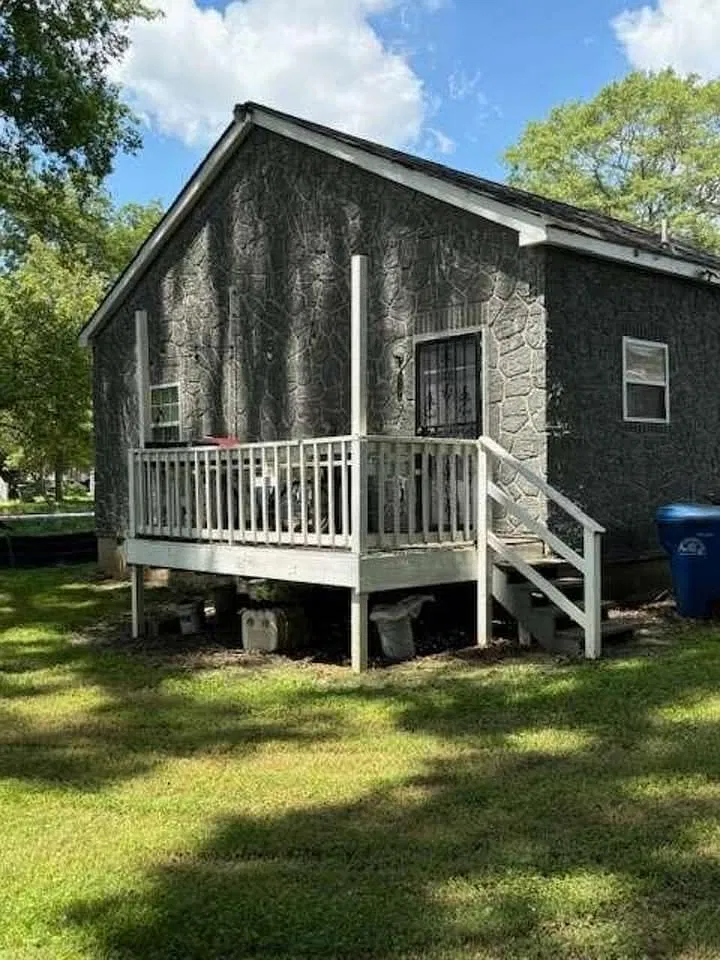6 bed, $700 — Photo 1