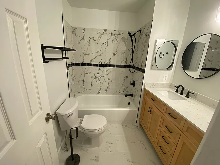 10523 Cedar Creek Dr — Photo 2