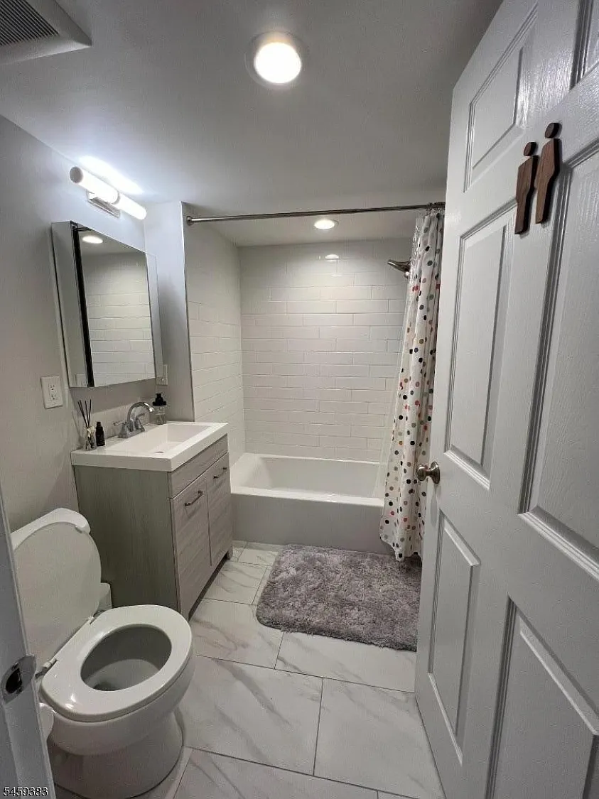 1 bed, 1.0 bath, $2,600 — Photo 3