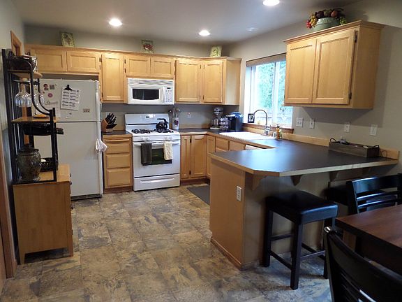 5th image of 301 Wildwood Pl