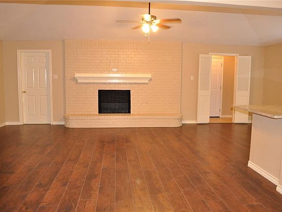 5th image of 210 Hacienda Dr
