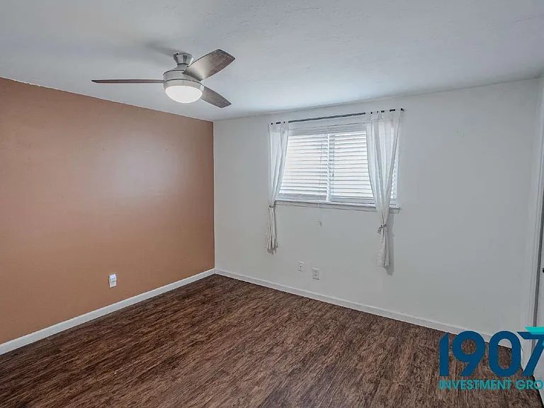 616 Redstone Ave — Photo 14