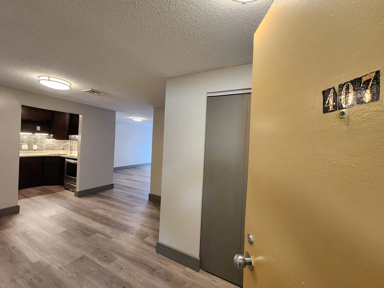 2 bed, 1.5 bath, 1200 sqft, $1,850 — Photo 3