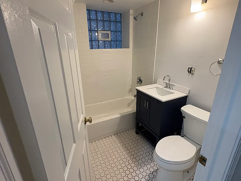 6641 N Ashland Ave #G — Photo 5