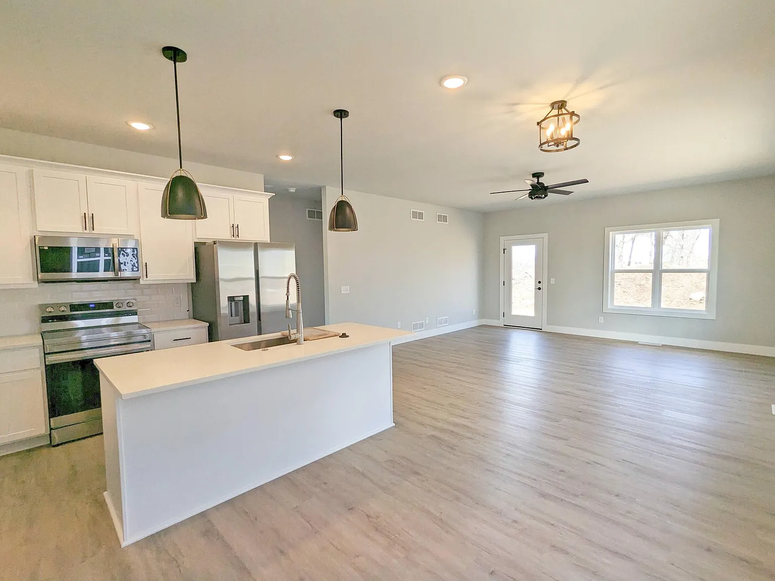 3 bed, 1552 sqft, $2,700 — Photo 4