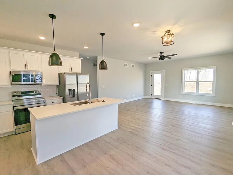 2940 Blue Grass Dr — Photo 4