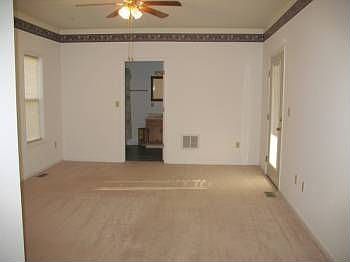 5th image of 1037 N State St
