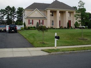 8 Woods Edge Dr, Jackson, NJ 08527