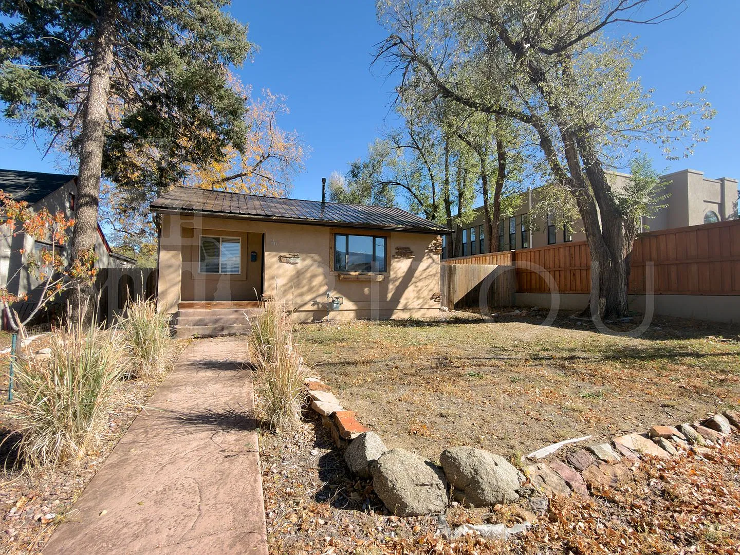 Downtown Rancher w/ Bonus Space — Photo 2