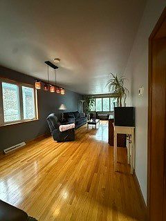 4th image of 9959 S Escanaba Ave