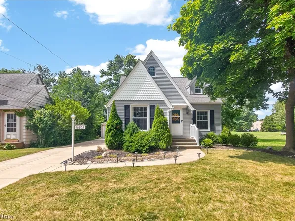 16305 Munn Rd, Cleveland, OH 44111