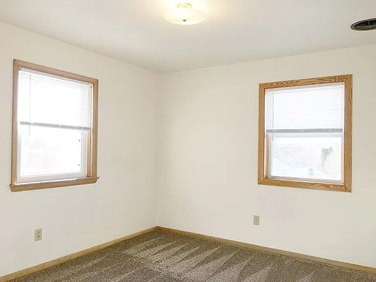 509 11th Avenue NE 4-Plex in Residential Neighborhood — Photo 23