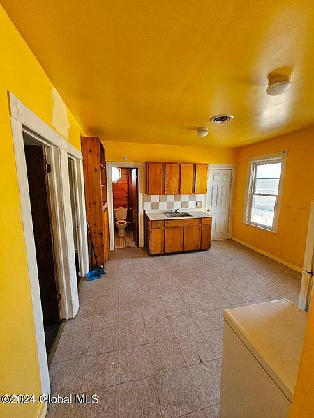 4th image of 1575 Foster Avenue