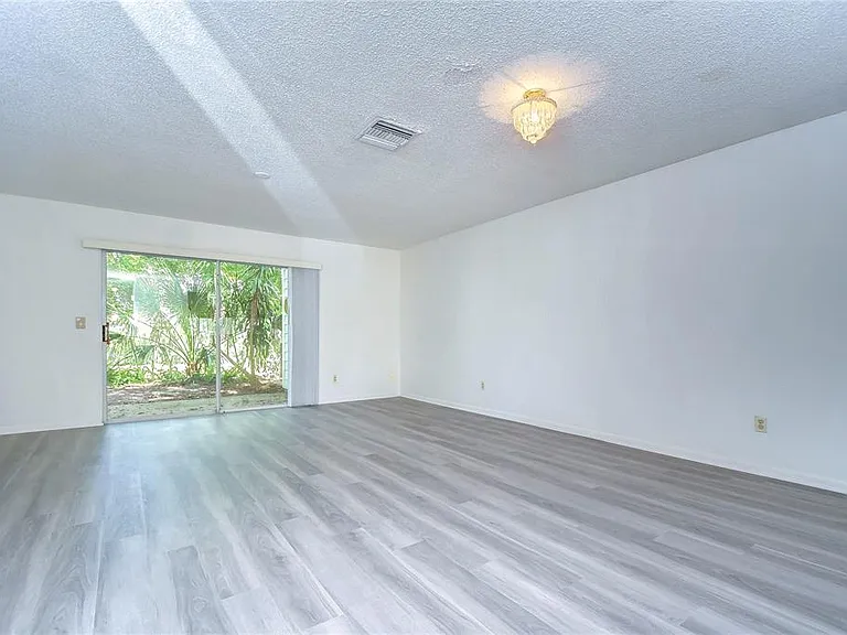 13937 Fletchers Mill Dr — Photo 16