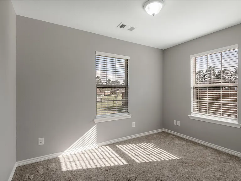 100 Shorewood Dr — Photo 20