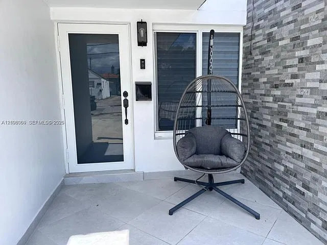 3 bed, 2.0 bath, 2768 sqft, $3,500 — Photo 2