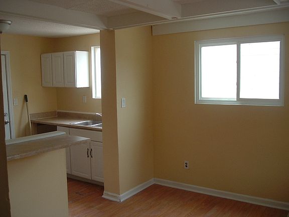 4th image of 1301 W Town St