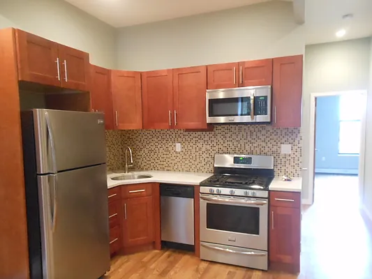 Rented by DYNAMIC REALTY OF NEW YORK CORP | media 1