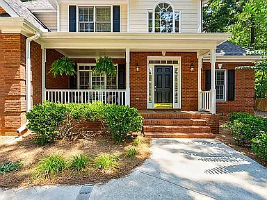 1071 Liberty Ln — Photo 2