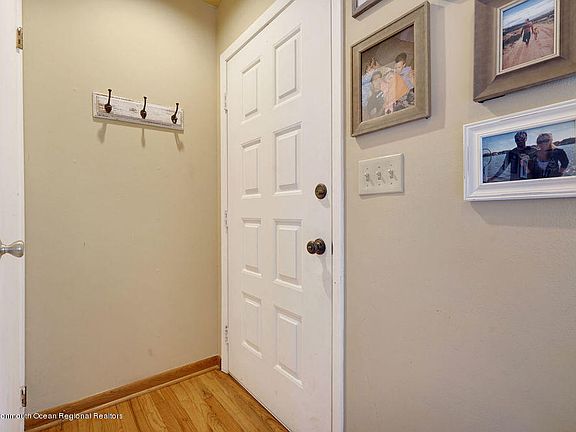 3rd image of 652 Forecastle Ave