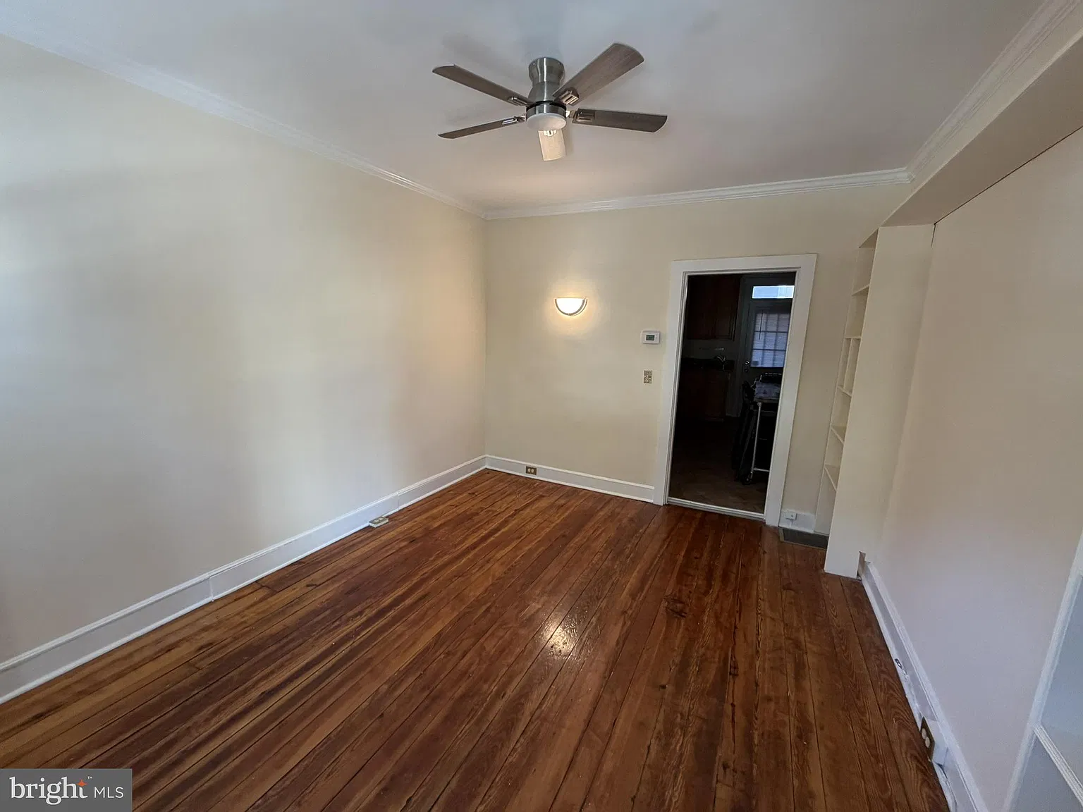 2 bed, 1.0 bath, 1170 sqft, $2,000 — Photo 2