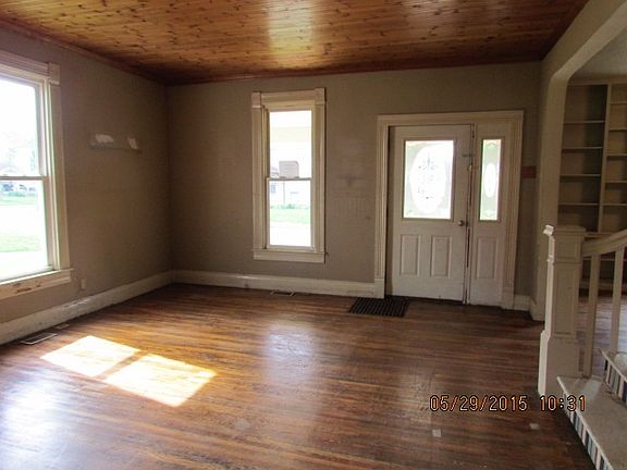 2nd image of 218 E John St