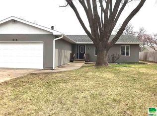 612 S Norbeck St, Vermillion, SD 57069