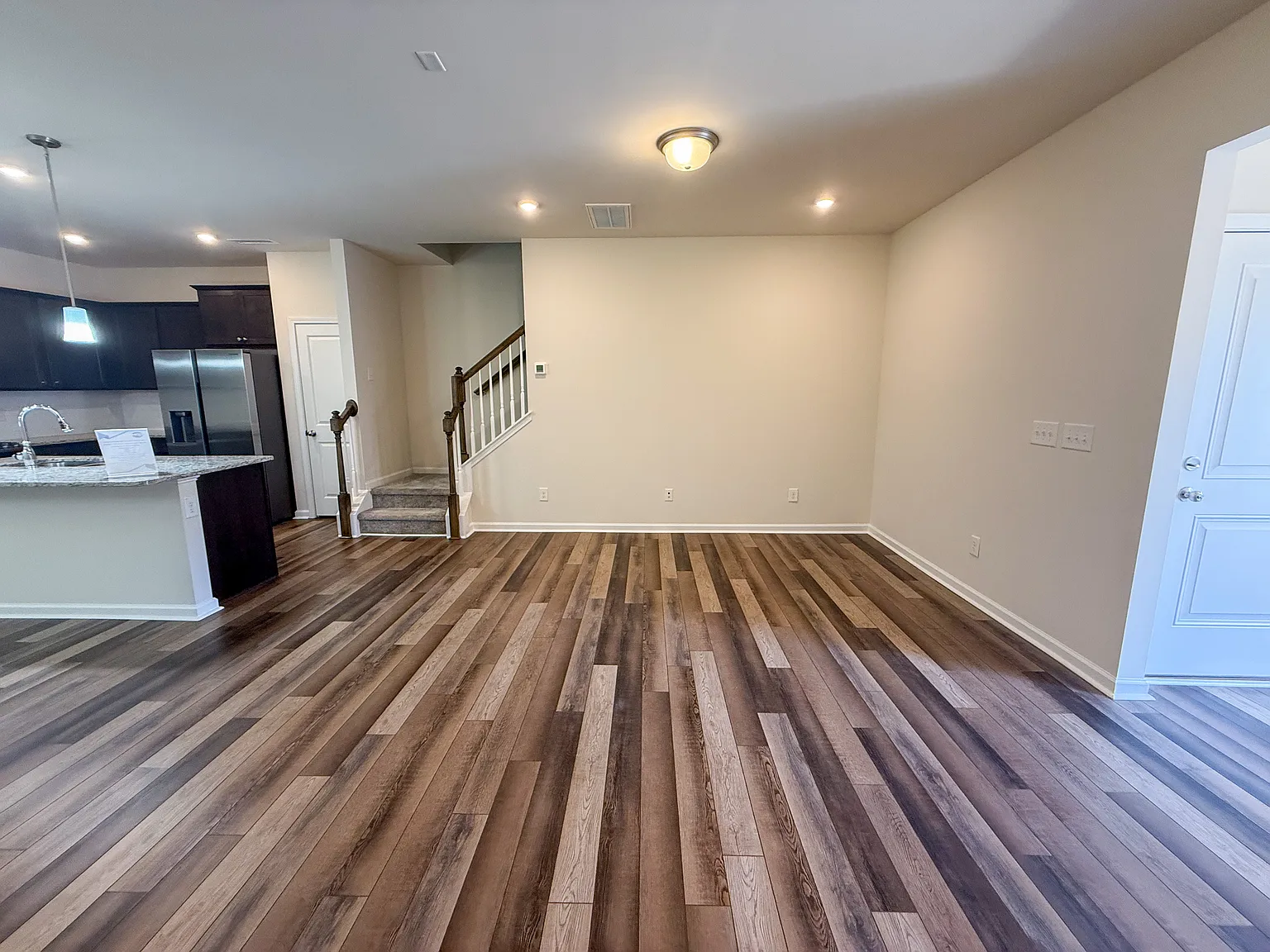 3 bed, 2.5 bath, 1628 sqft, $1,900 — Photo 4