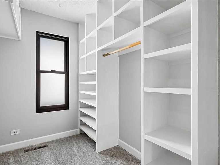2815 S Locust St — Photo 17