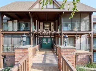 1436 Heritage Lndg APT 108, Saint Charles, MO