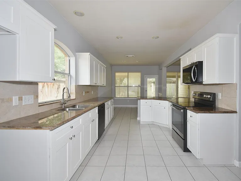 20703 Whitevine Way — Photo 14