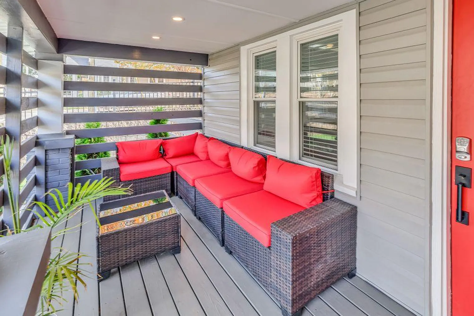 3 bed, 2.0 bath, 1194 sqft, $4,699 — Photo 3