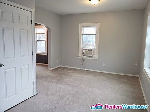 5th image of 96 Winifred St W #2