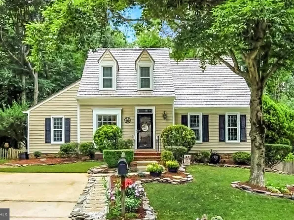 12000 Farrabow Ln, Woodbridge, VA 22192